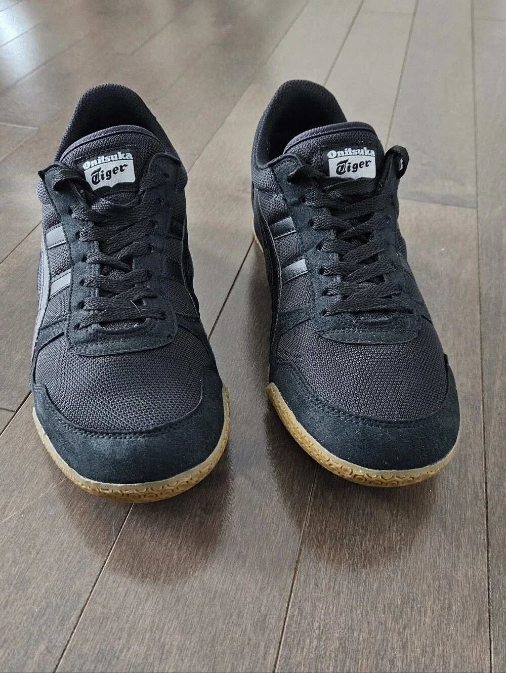 Onitsuka Tiger Ultimate 81 Sneakers in Black with Gum Sole Men's Size 9